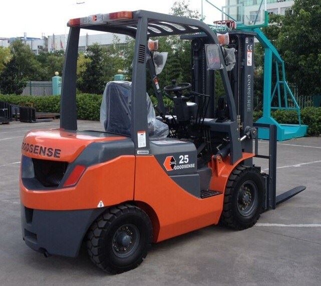 2-0-Ton-Diesel-Forklift-With-Chinese-Engine